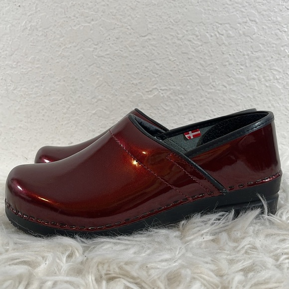 SANITA Bordeaux Sabel Slip-Resistant Red Metallic Comfort Clogs Women's Size 38 - Picture 8 of 14